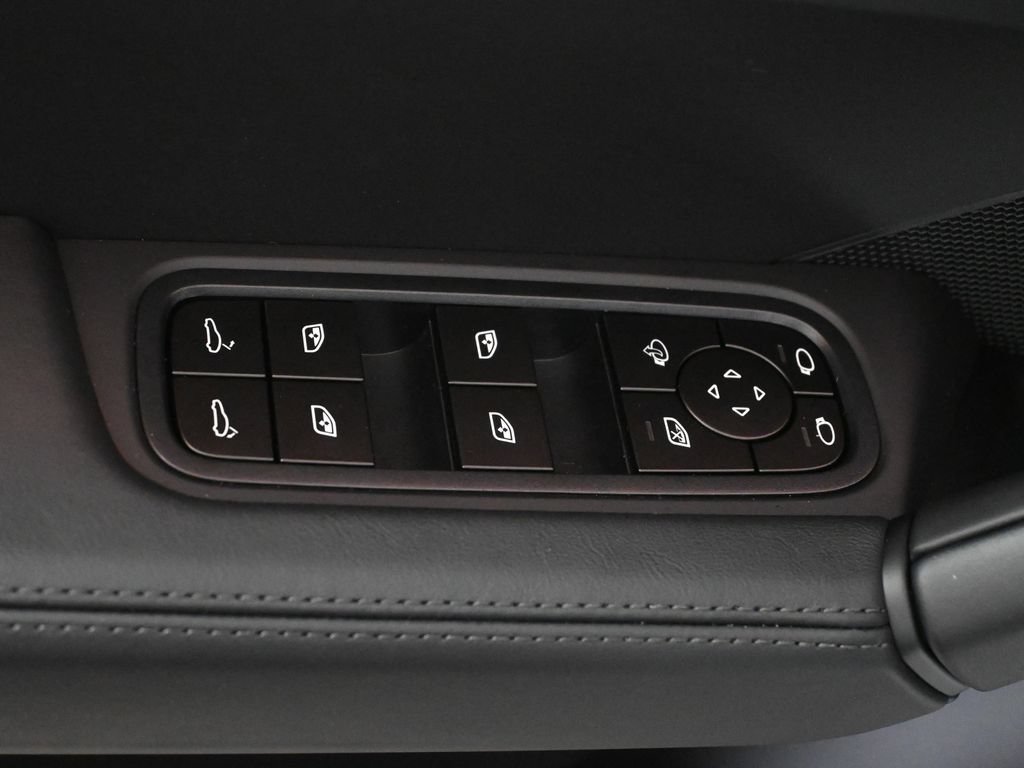 Used 2026 Porsche Cayenne Coupe AWD/4WD image 33