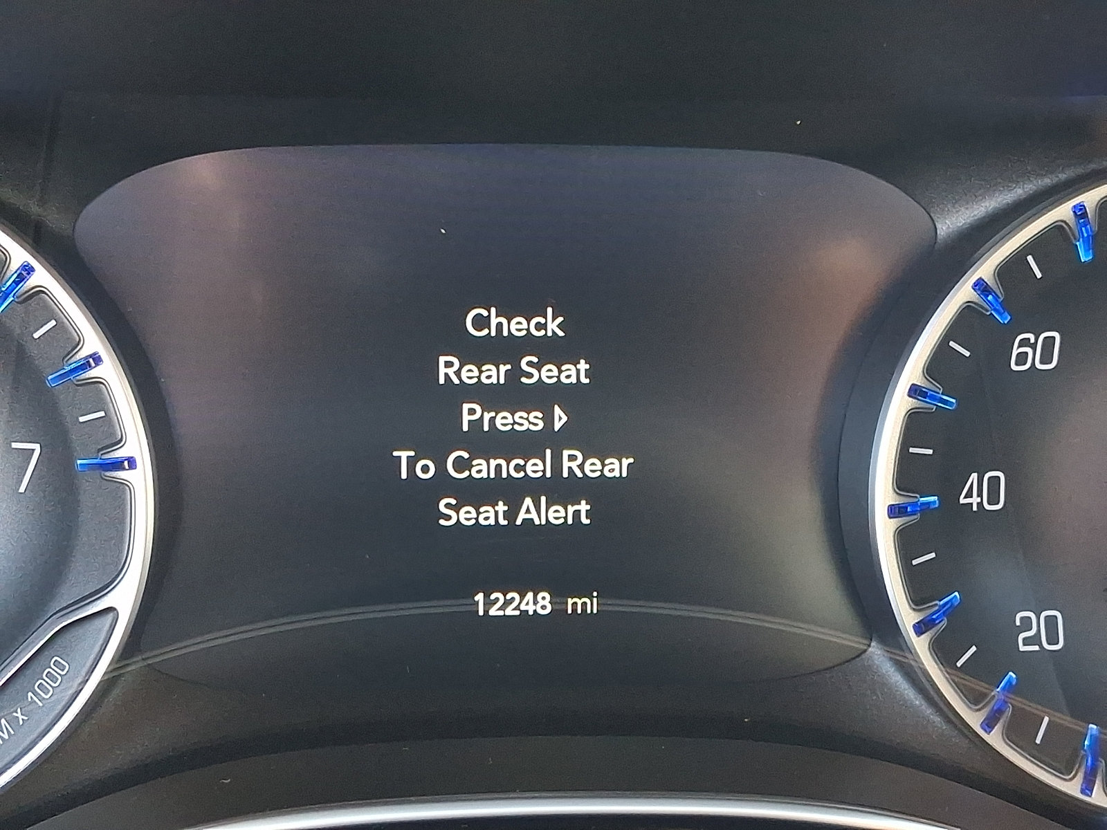 Used 2023 Chrysler Pacifica Limited w/ Uconnect Theater Family Group FWD image 24