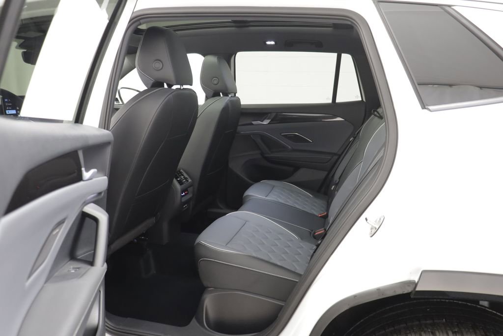 New 2026 Volkswagen Tiguan SEL R-Line AWD/4WD image 15