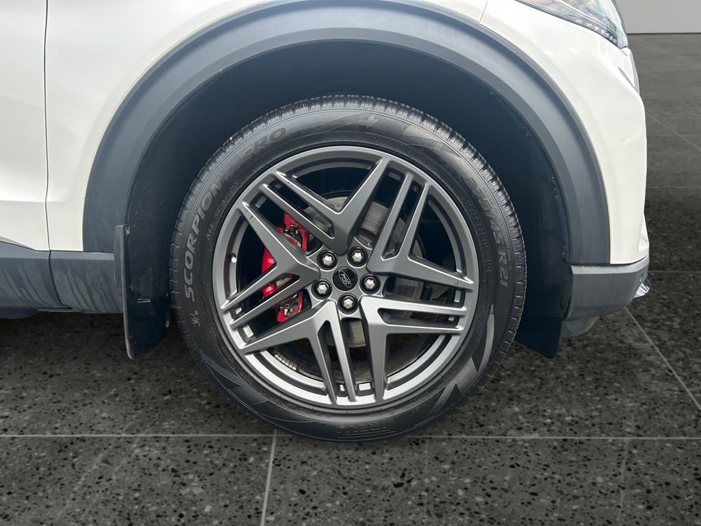 Used 2025 Ford Explorer ST-Line w/ ST-Line Street Pack AWD/4WD image 9