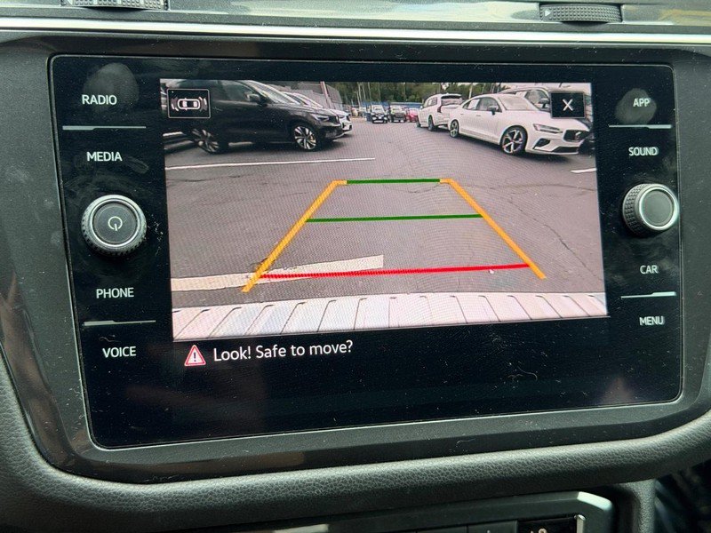 Used 2021 Volkswagen Tiguan SE w/ Panoramic Sunroof Package AWD/4WD image 22