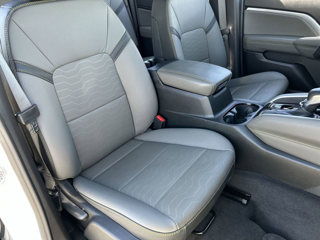 Used 2025 Chevrolet Colorado ZR2 w/ Midnight Edition AWD/4WD image 28