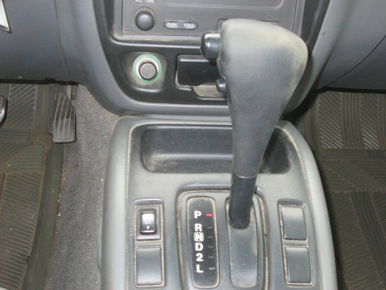 Used 2003 Chevrolet Tracker 4WD w/ Preferred Equipment Group image 24