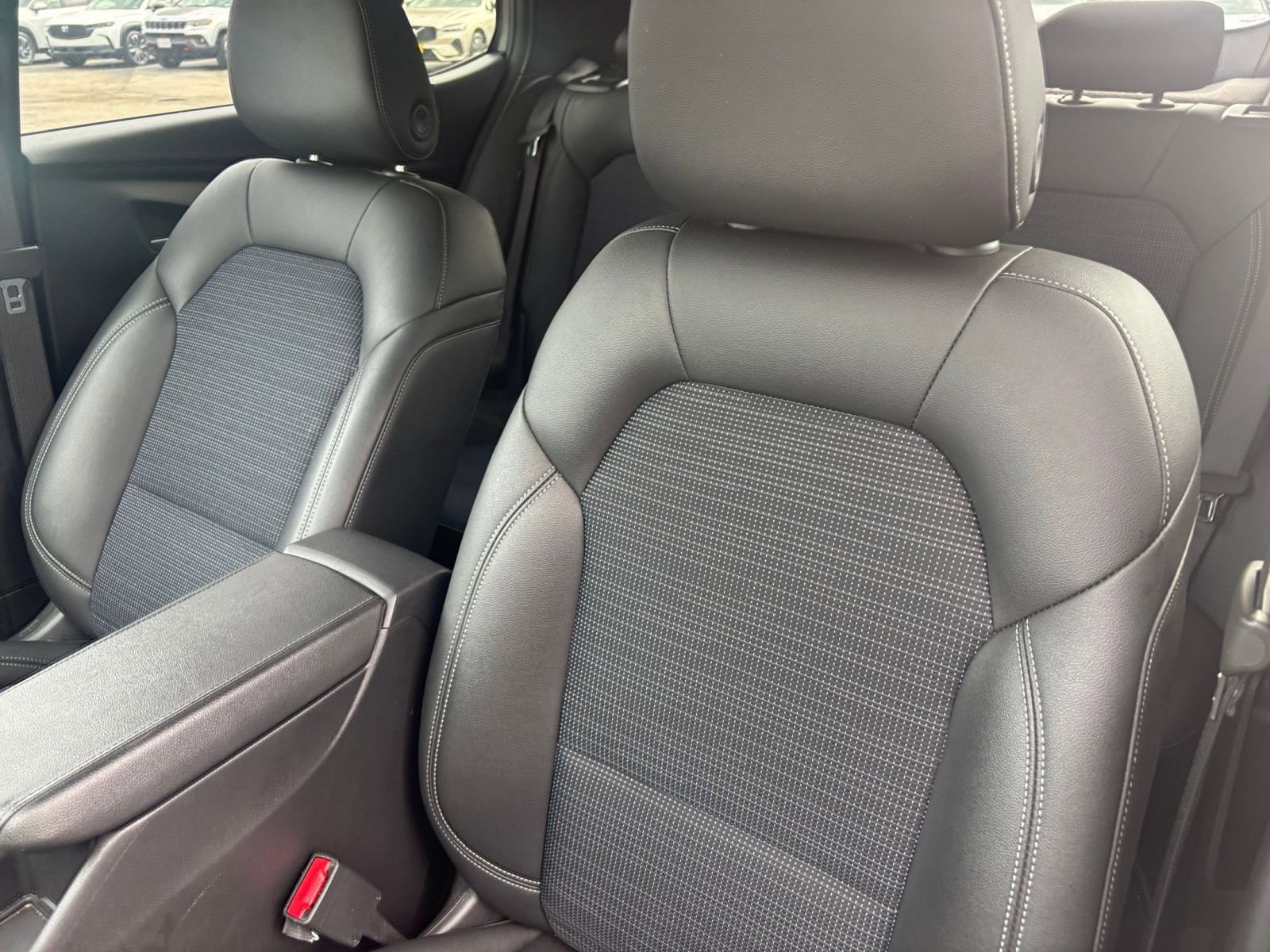 Used 2025 Buick Envista Preferred image 35