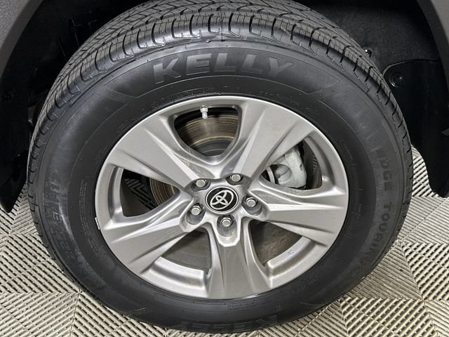 Used 2023 Toyota RAV4 LE AWD/4WD image 34