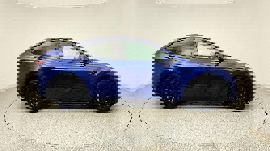 Used 2023 Tesla Model Y AWD image 4
