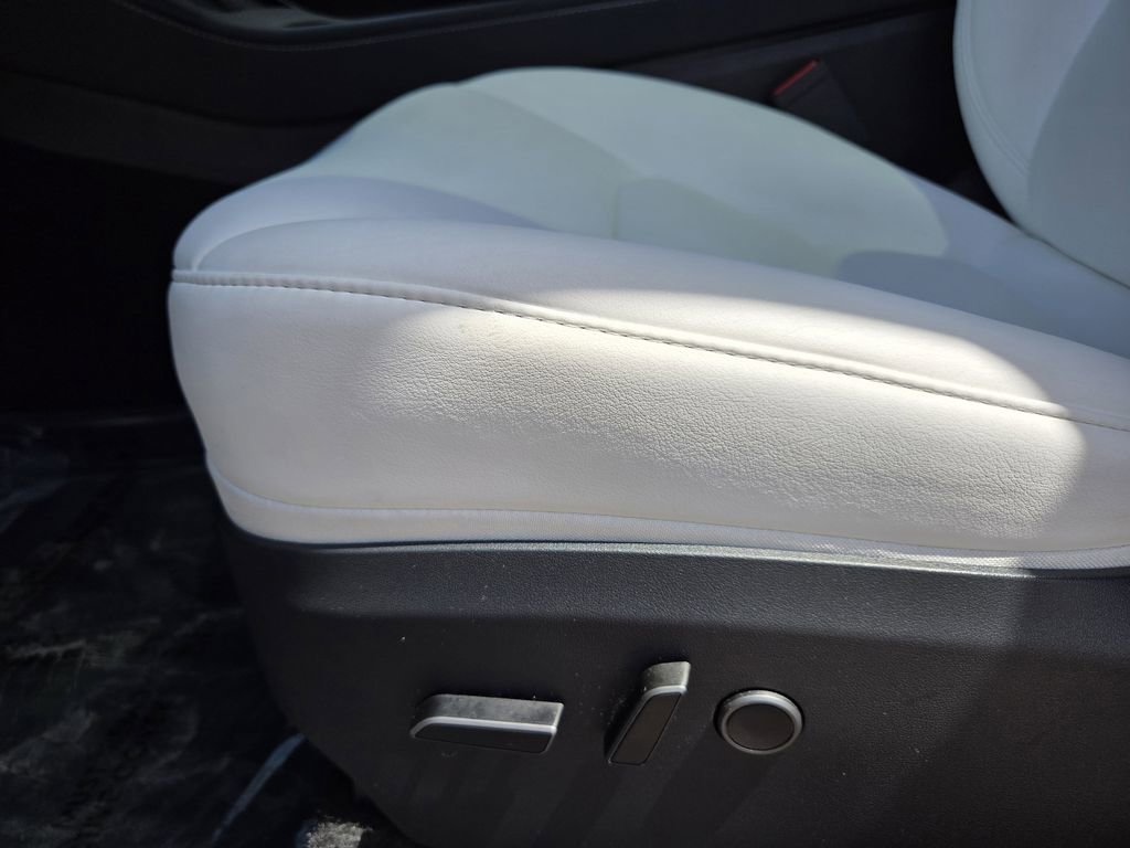 Used 2024 Tesla Model Y Long Range AWD/4WD image 22