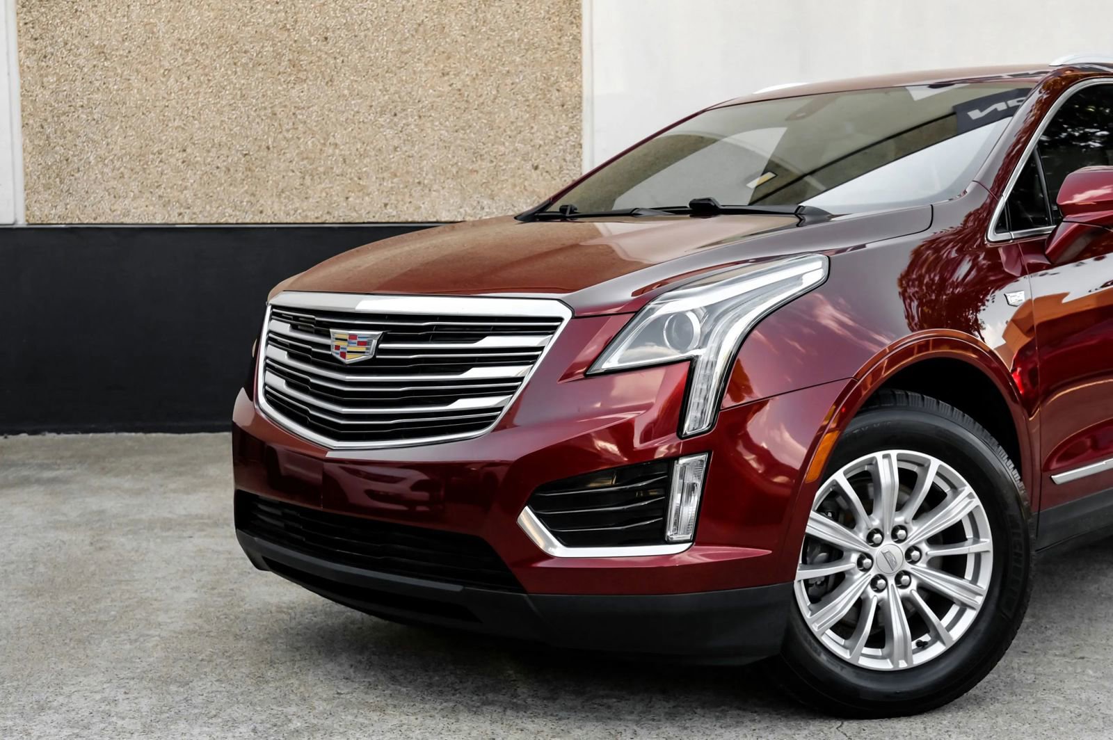 Used 2018 Cadillac XT5 FWD image 4