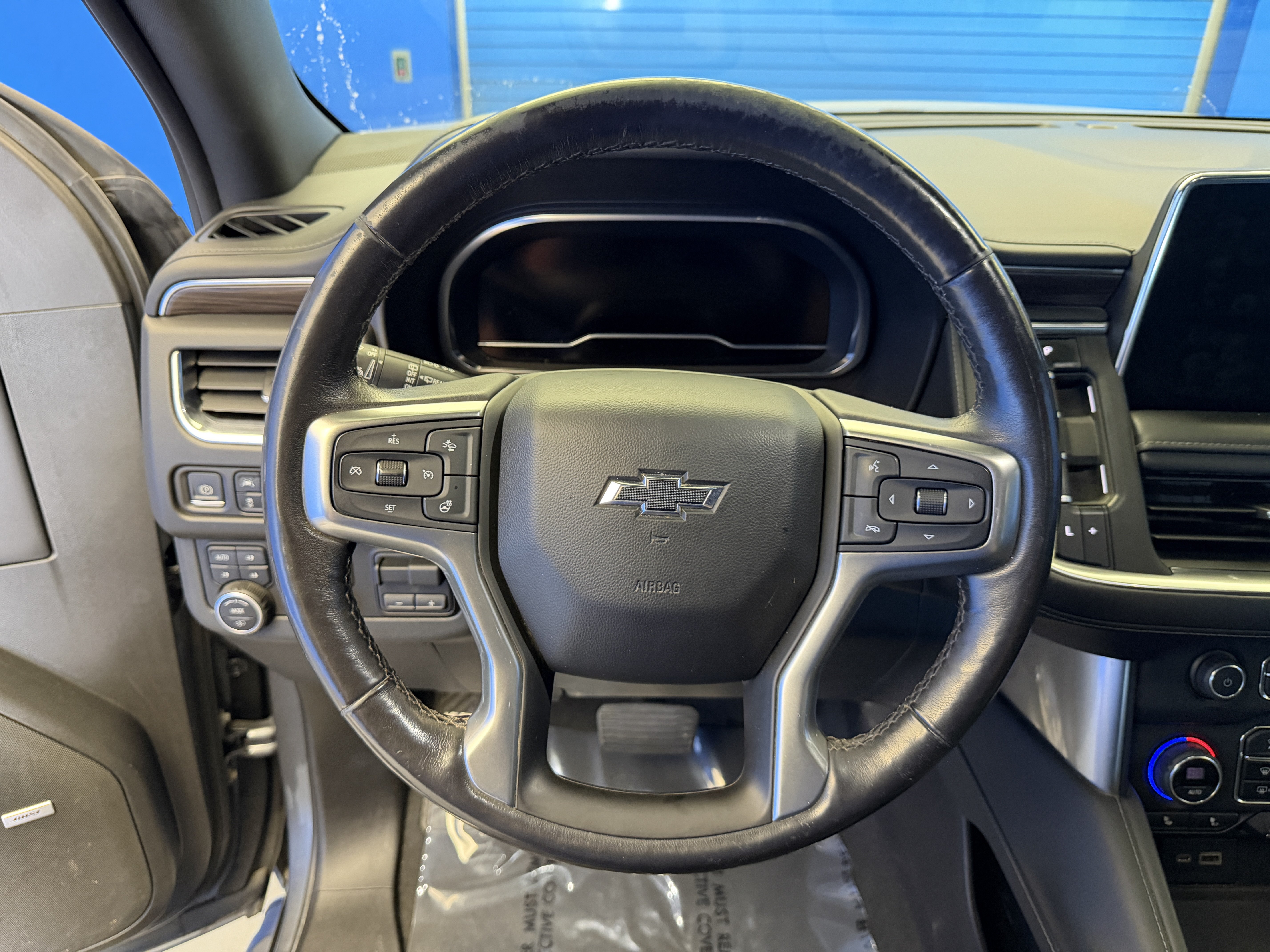 Used 2022 Chevrolet Suburban Z71 w/ Z71 Off-Road Package AWD/4WD image 17