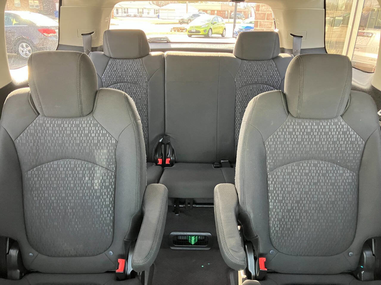 Used 2010 GMC Acadia SLE image 21