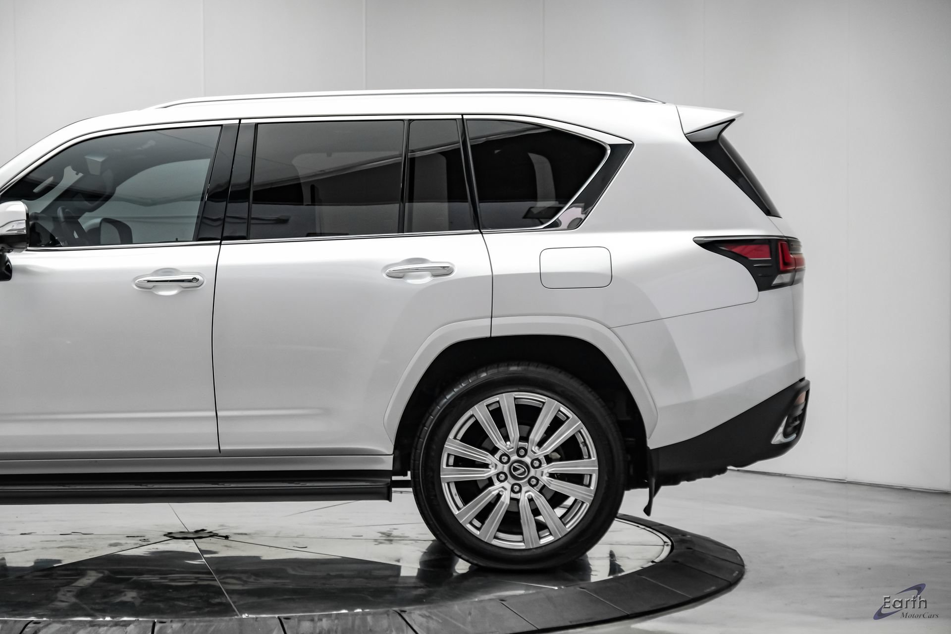 Used 2023 Lexus LX 600 4WD w/ Accessory Package (Z1) image 9