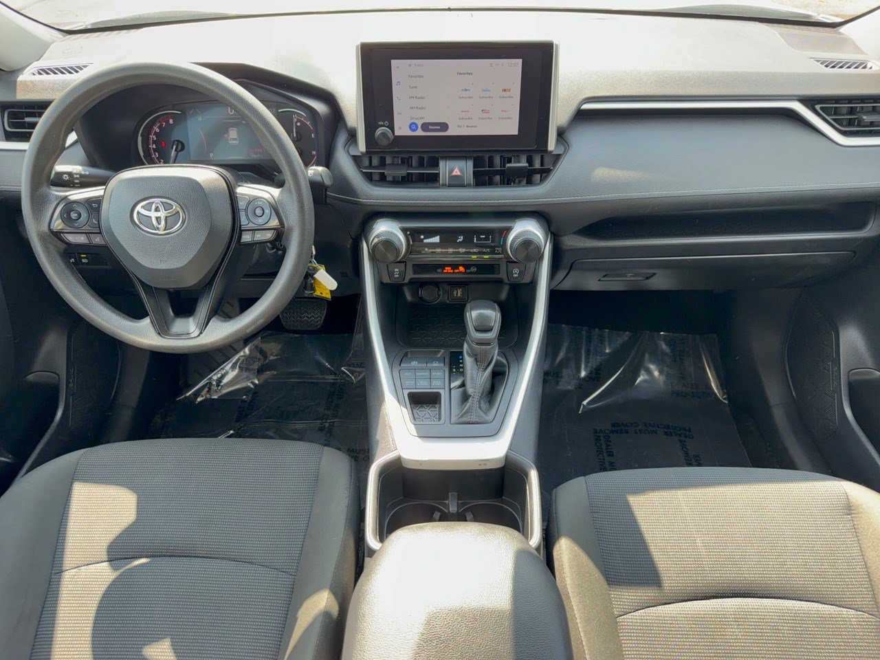 Used 2024 Toyota RAV4 LE AWD/4WD image 17