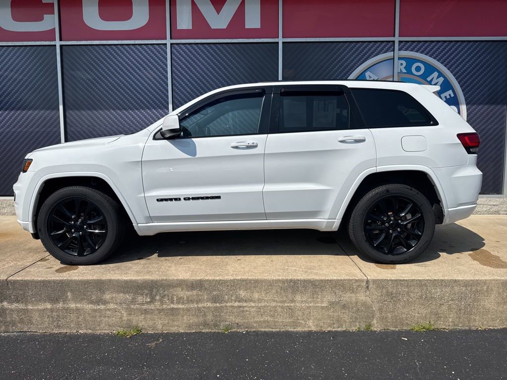 Used 2020 Jeep Grand Cherokee Altitude image 11