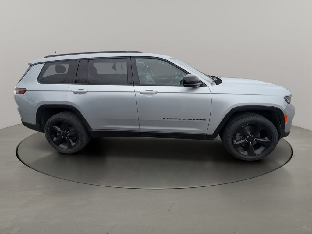 Used 2023 Jeep Grand Cherokee L Limited w/ Black Appearance Package AWD/4WD image 5