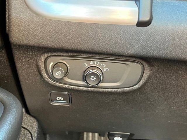 Used 2023 GMC Terrain SLE w/ Elevation Edition image 32