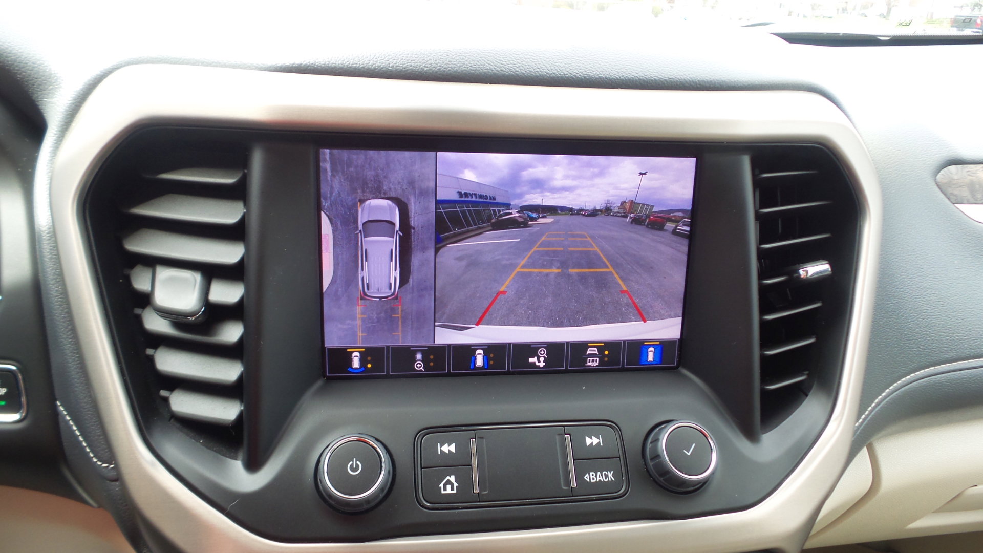 Used 2023 GMC Acadia Denali w/ Denali Ultimate Package FWD image 6