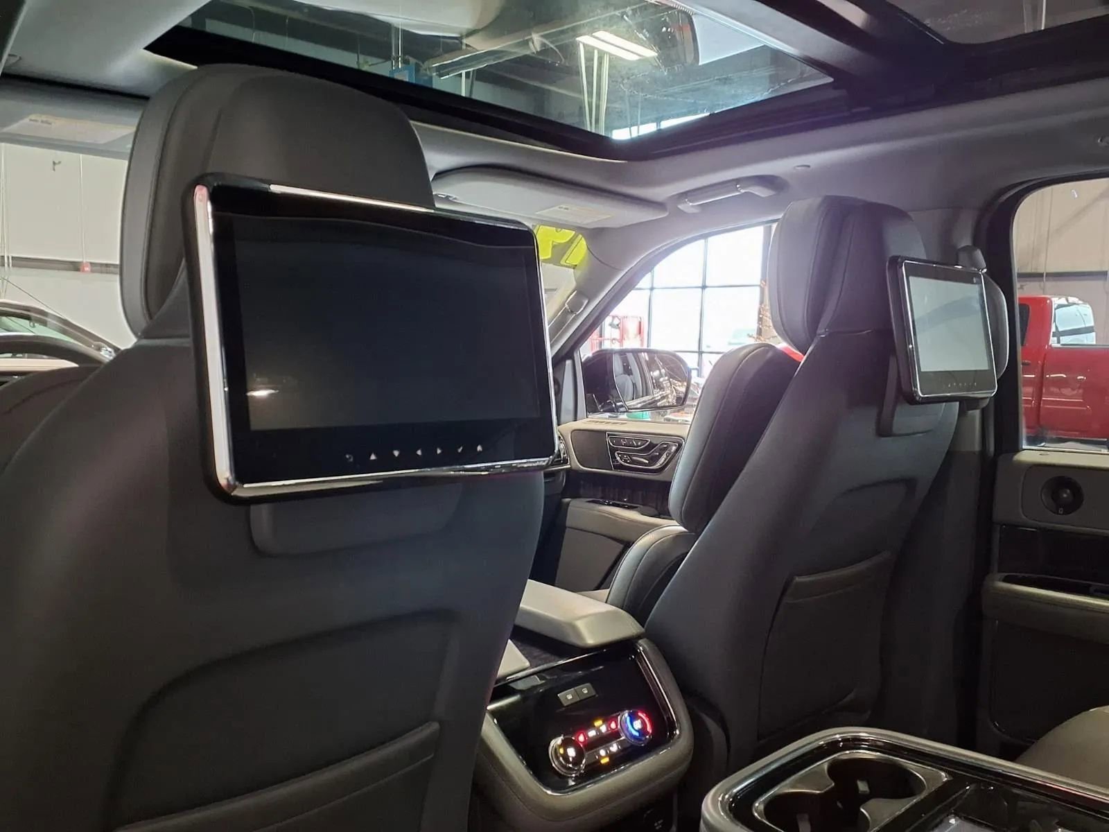 Used 2019 Lincoln Navigator L Reserve image 19