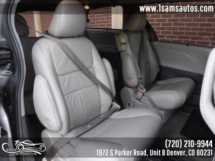Used 2017 Toyota Sienna XLE Premium image 18