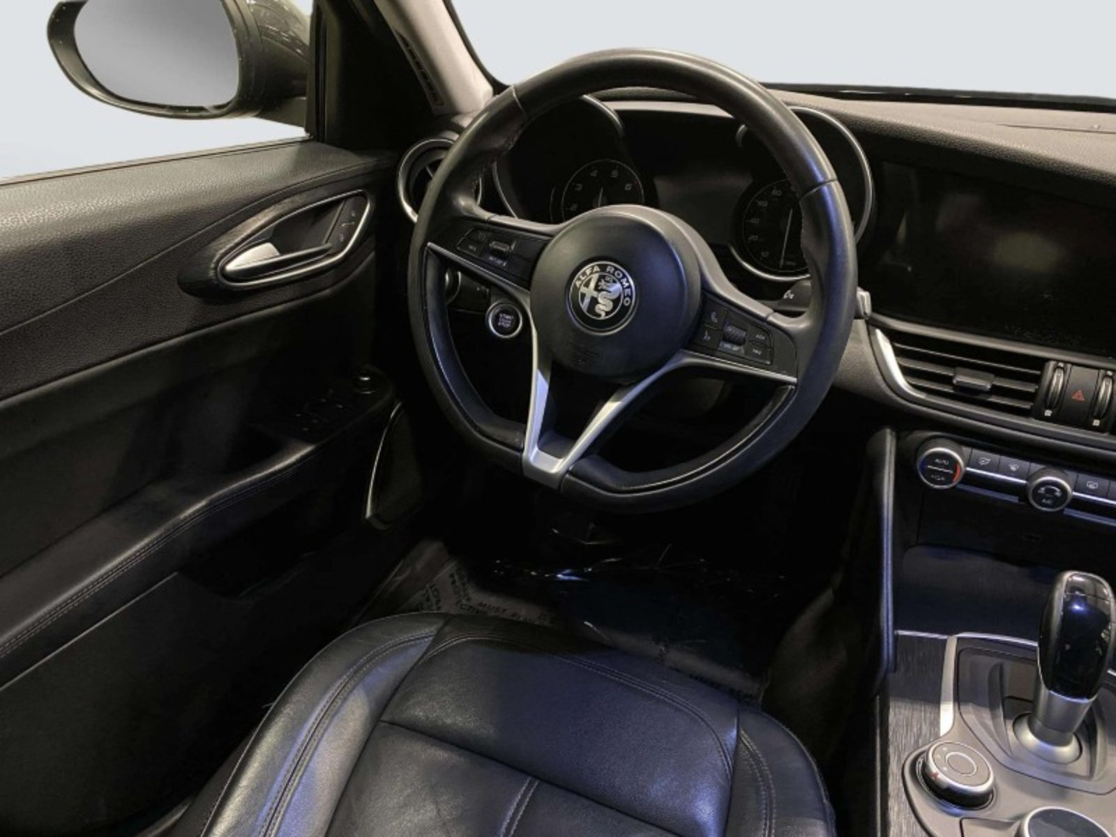 Used 2019 Alfa Romeo Giulia w/ Nero Edizione RWD image 21