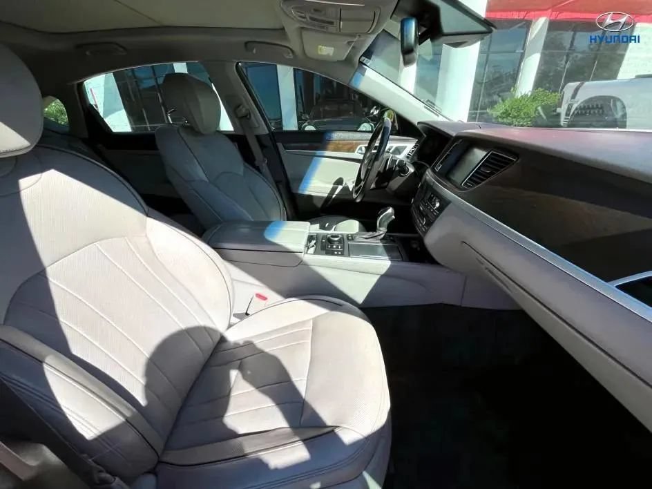 Used 2015 Hyundai Genesis 3.8 w/ Option Group 04 RWD image 11