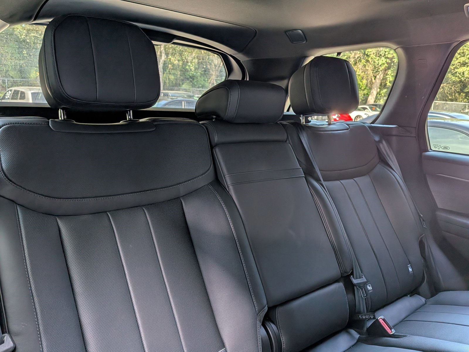 Used 2025 Land Rover Range Rover SE image 17