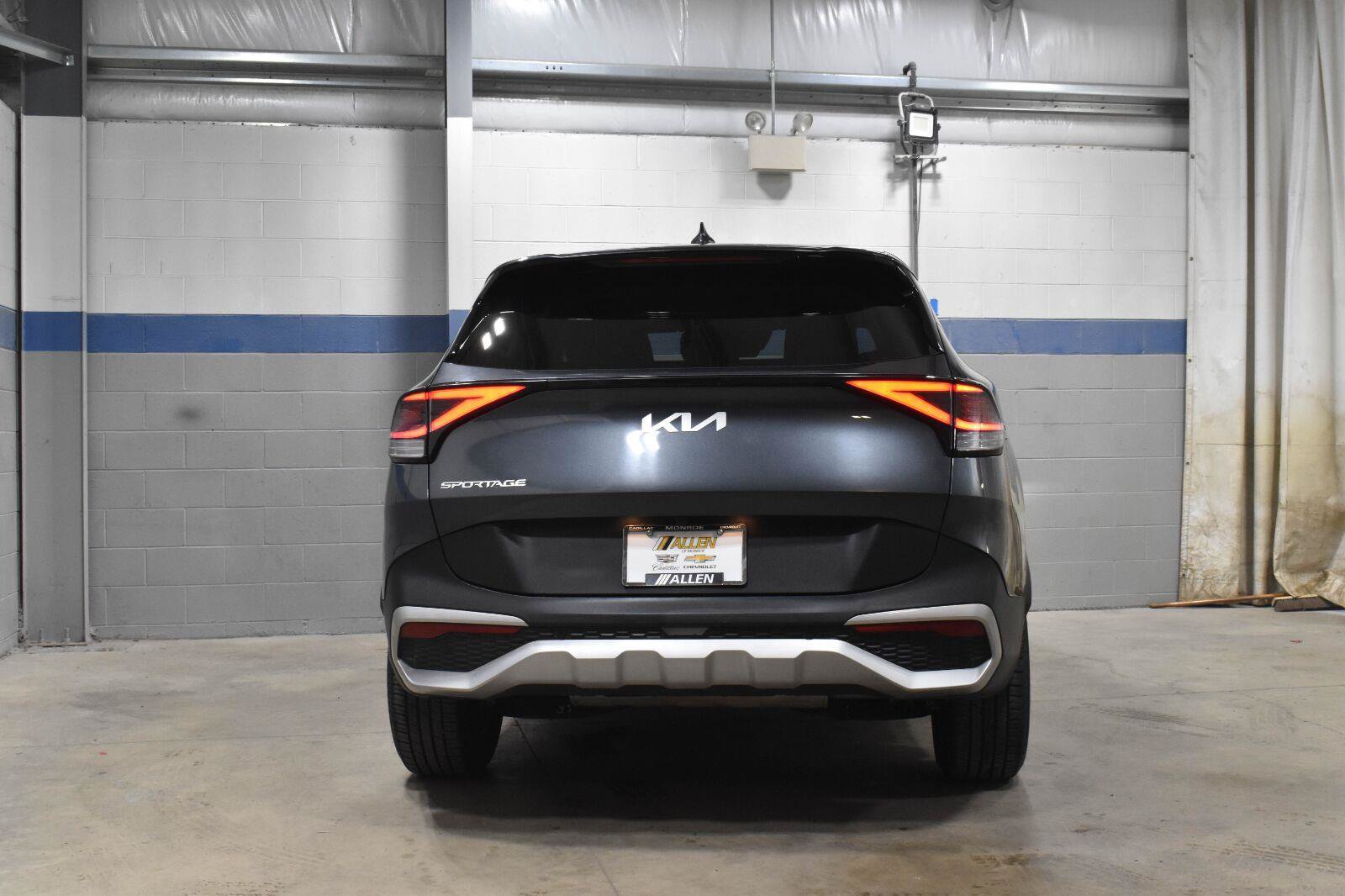 Used 2024 Kia Sportage EX FWD image 27