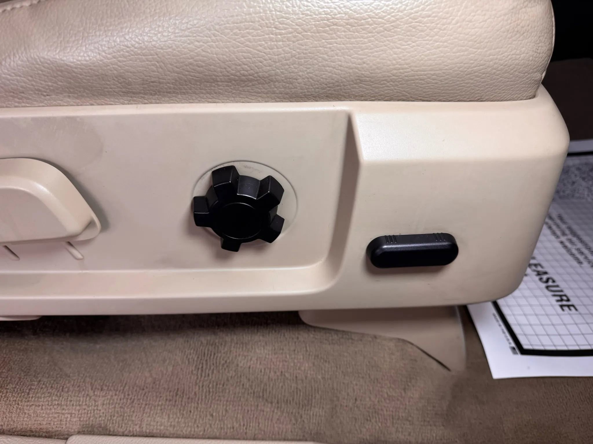 Used 2010 Ford Expedition Eddie Bauer image 12