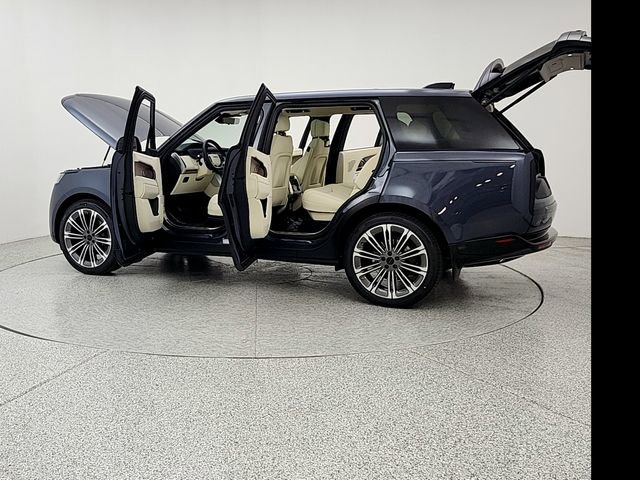 New 2026 Land Rover Range Rover Long Wheelbase SE AWD/4WD image 12