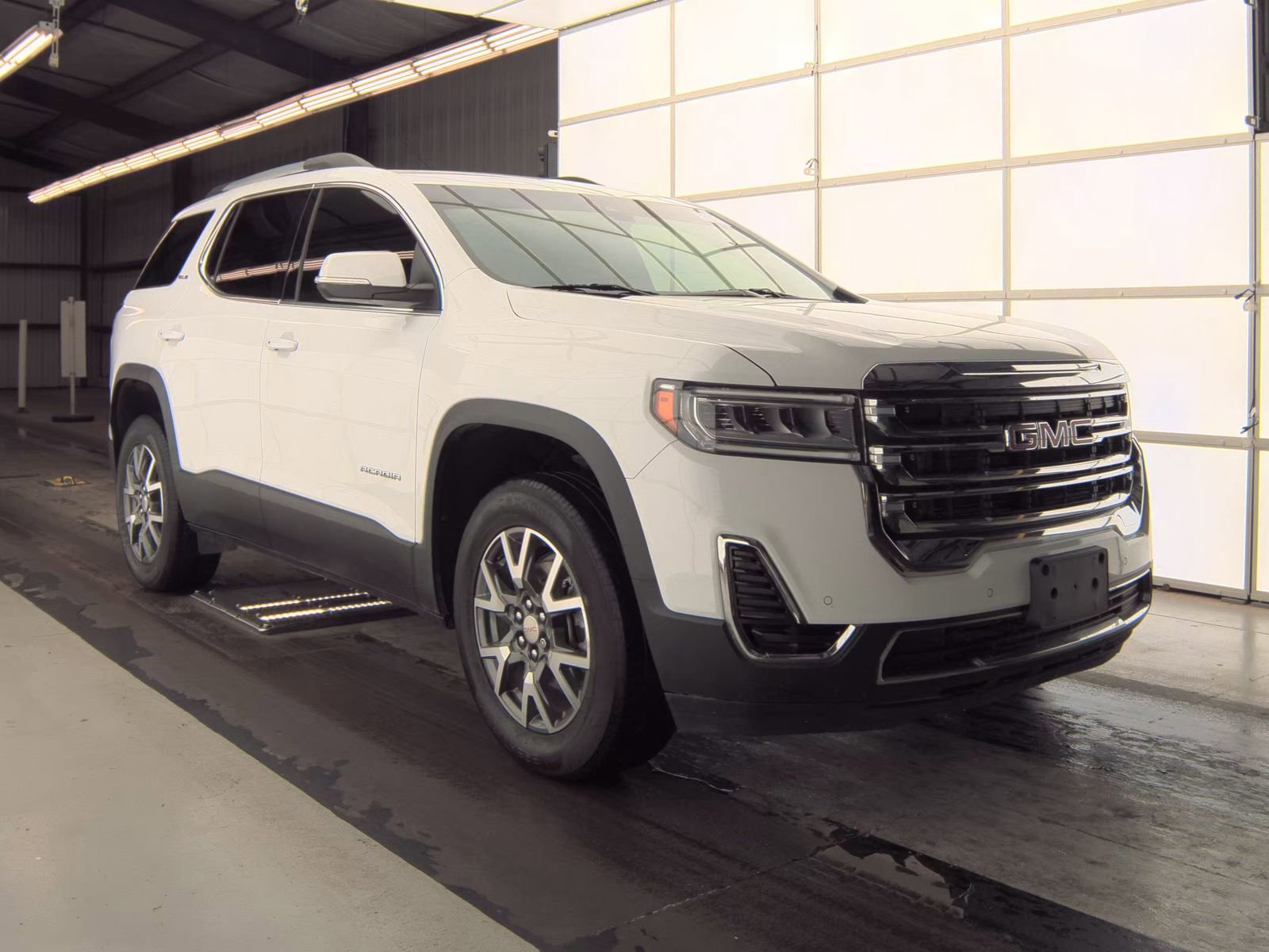 Used 2023 GMC Acadia SLE w/ Driver Convenience Package image 6