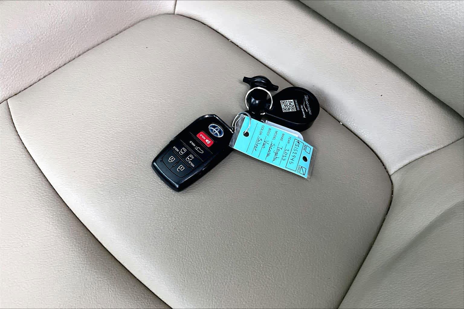Used 2023 Toyota Sienna XLE FWD image 15