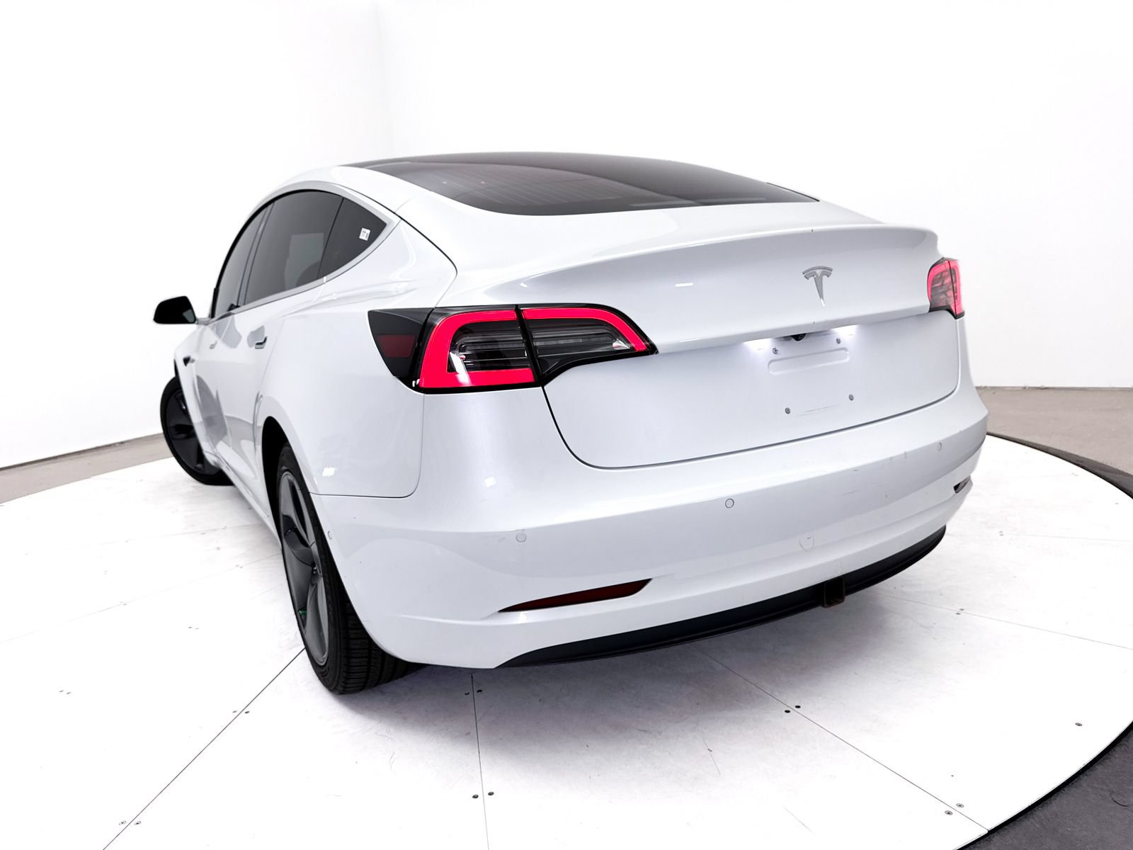 Used 2018 Tesla Model 3 Long Range RWD image 8