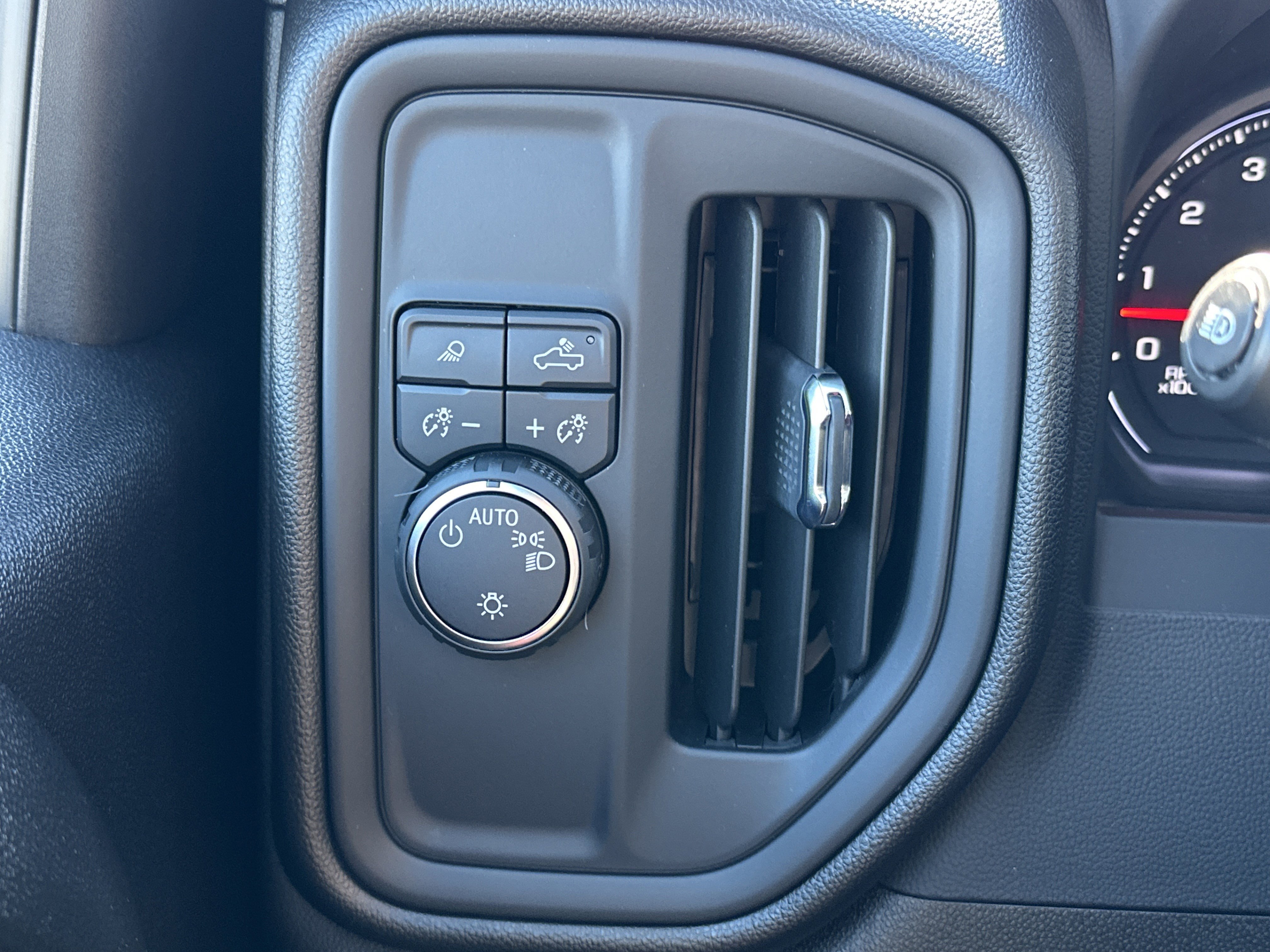 Certified 2024 Chevrolet Silverado 2500 Custom w/ Custom Value Package image 27