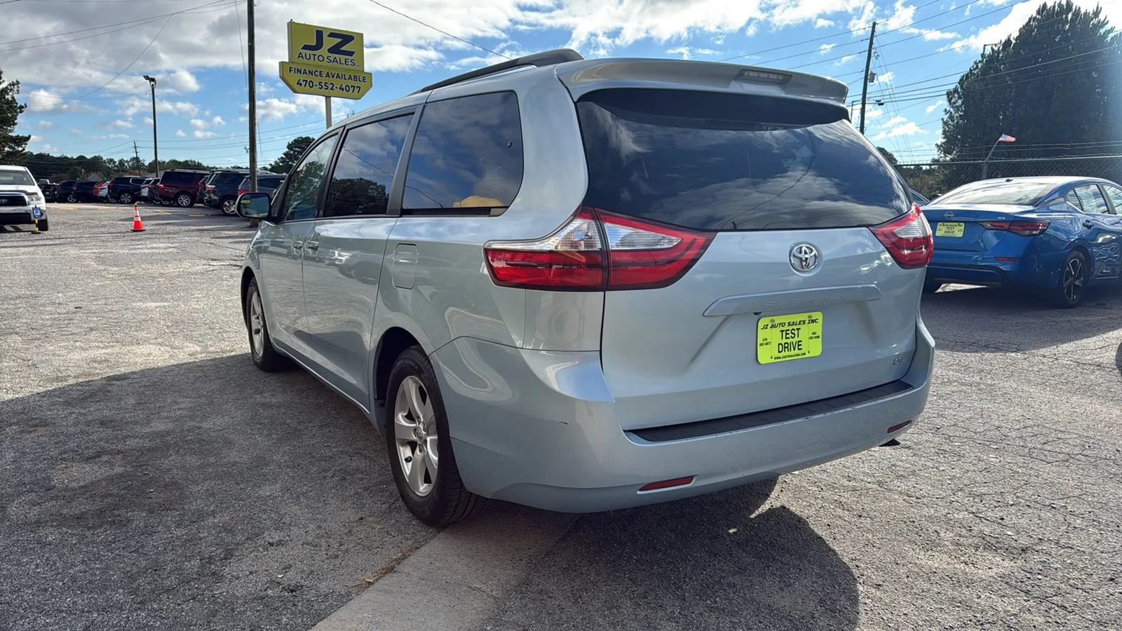 Used 2015 Toyota Sienna LE FWD image 5