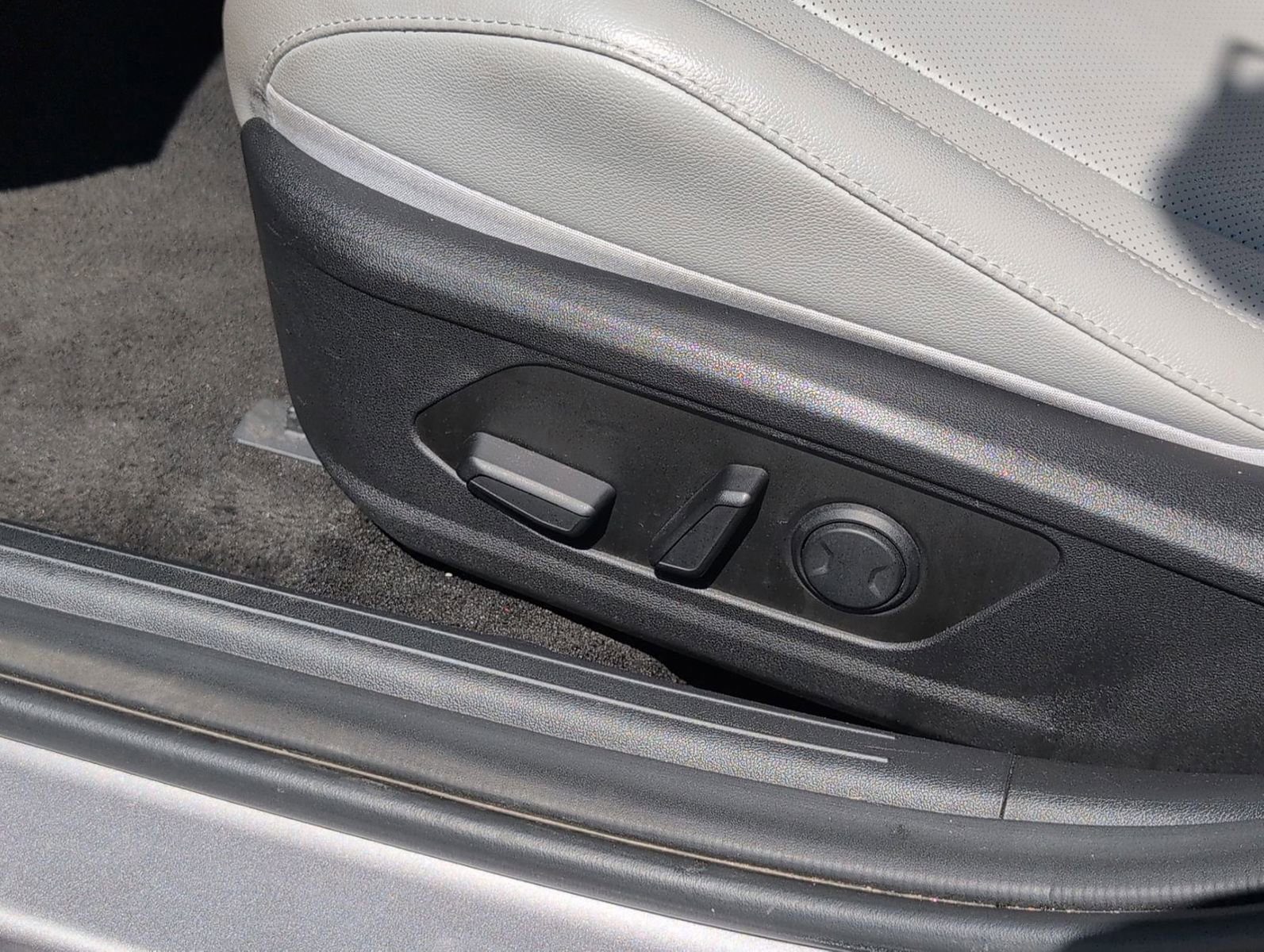 Used 2025 Hyundai Elantra Limited image 15