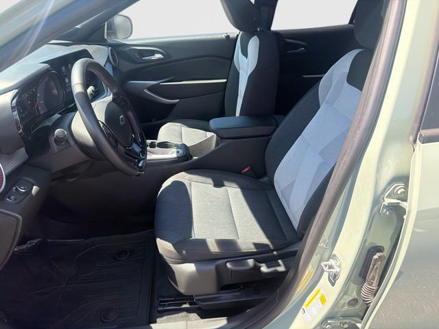 Used 2024 Chevrolet Trax RS w/ Driver Confidence Package FWD image 19