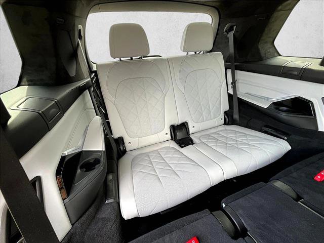 Used 2024 BMW X7 xDrive40i w/ M Sport Package image 30