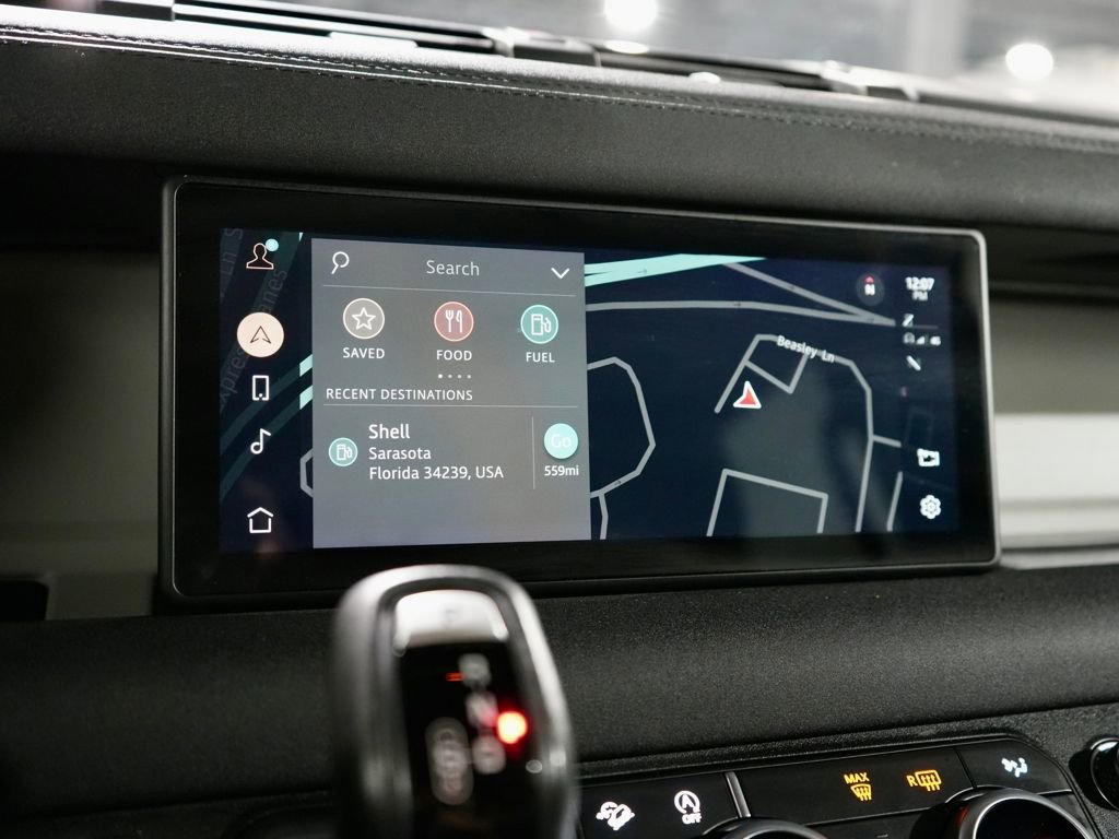 Used 2021 Land Rover Defender 110 SE image 4