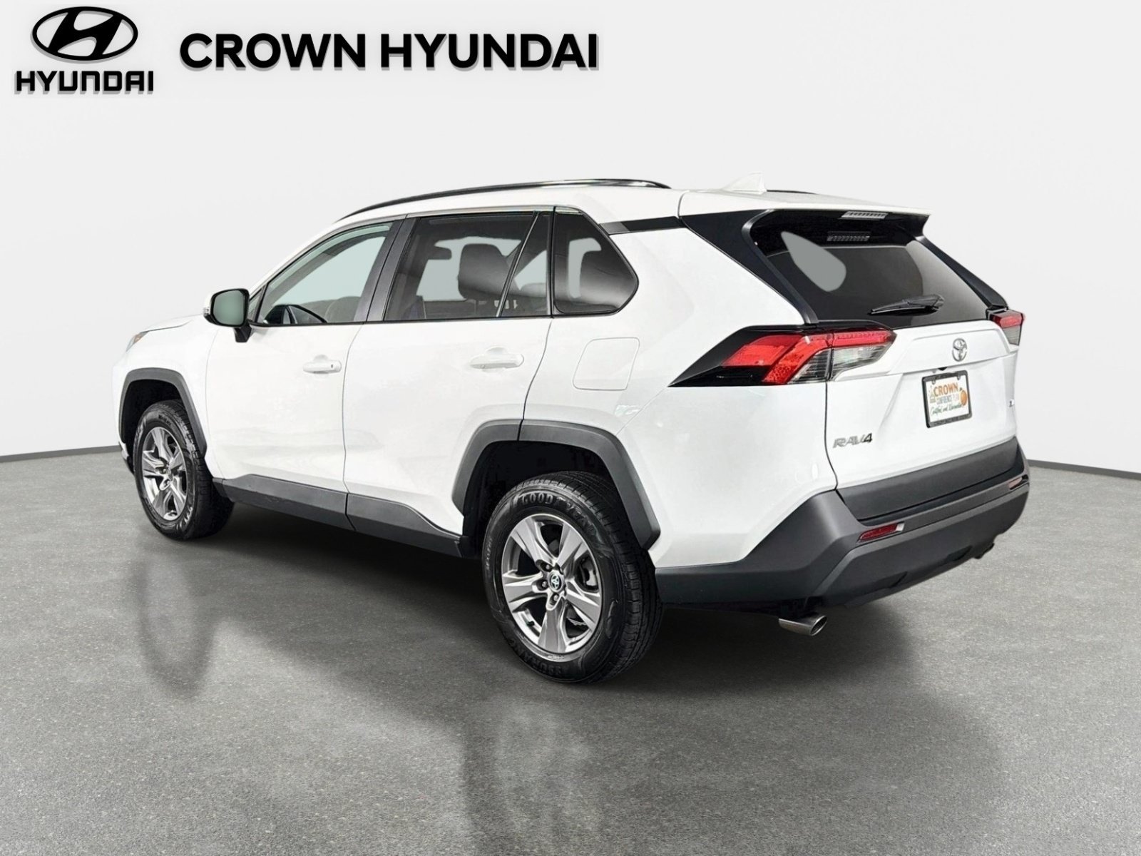 Used 2023 Toyota RAV4 XLE FWD image 8