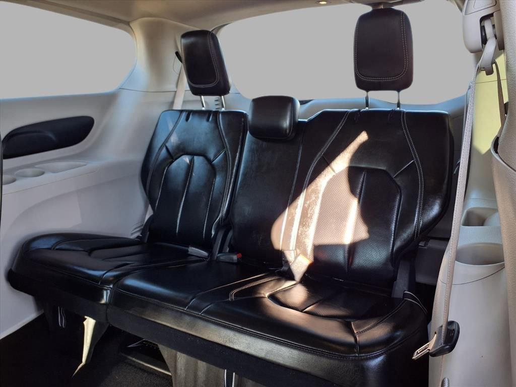 Certified 2024 Chrysler Pacifica Touring-L image 25