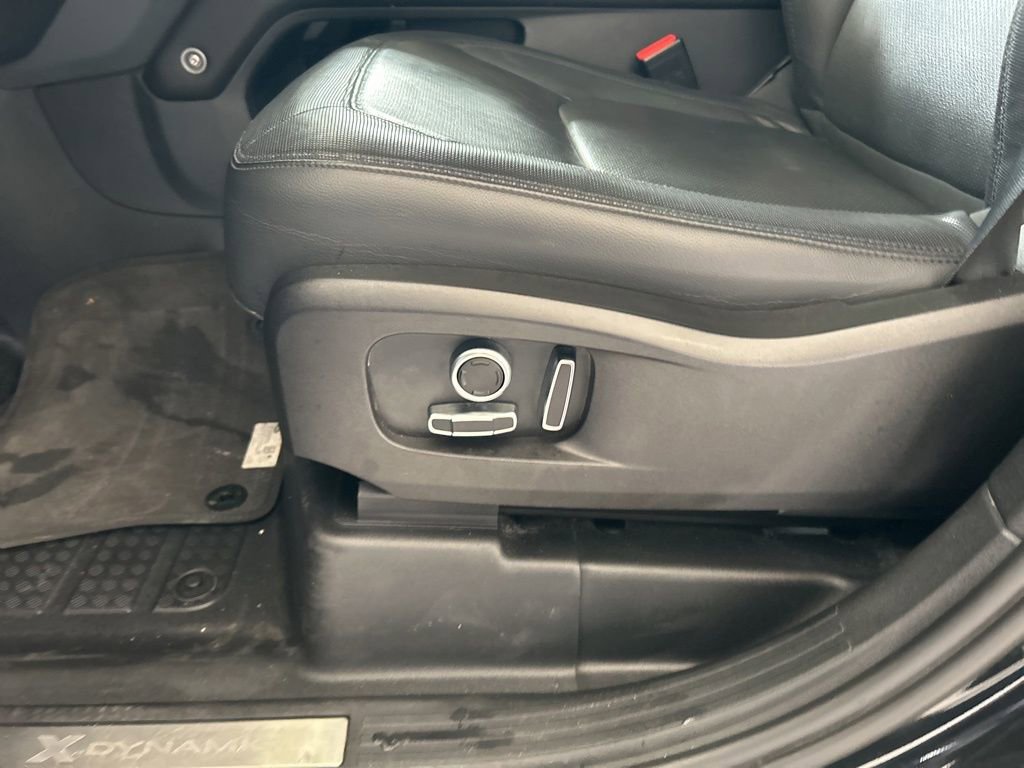 Used 2024 Land Rover Defender 130 X-Dynamic SE image 43