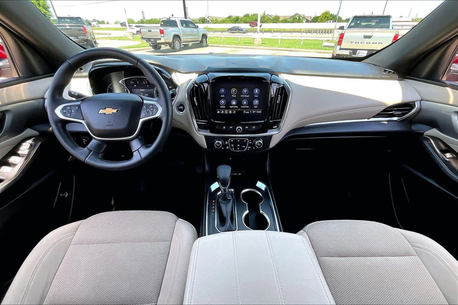 Used 2023 Chevrolet Traverse LT FWD image 13