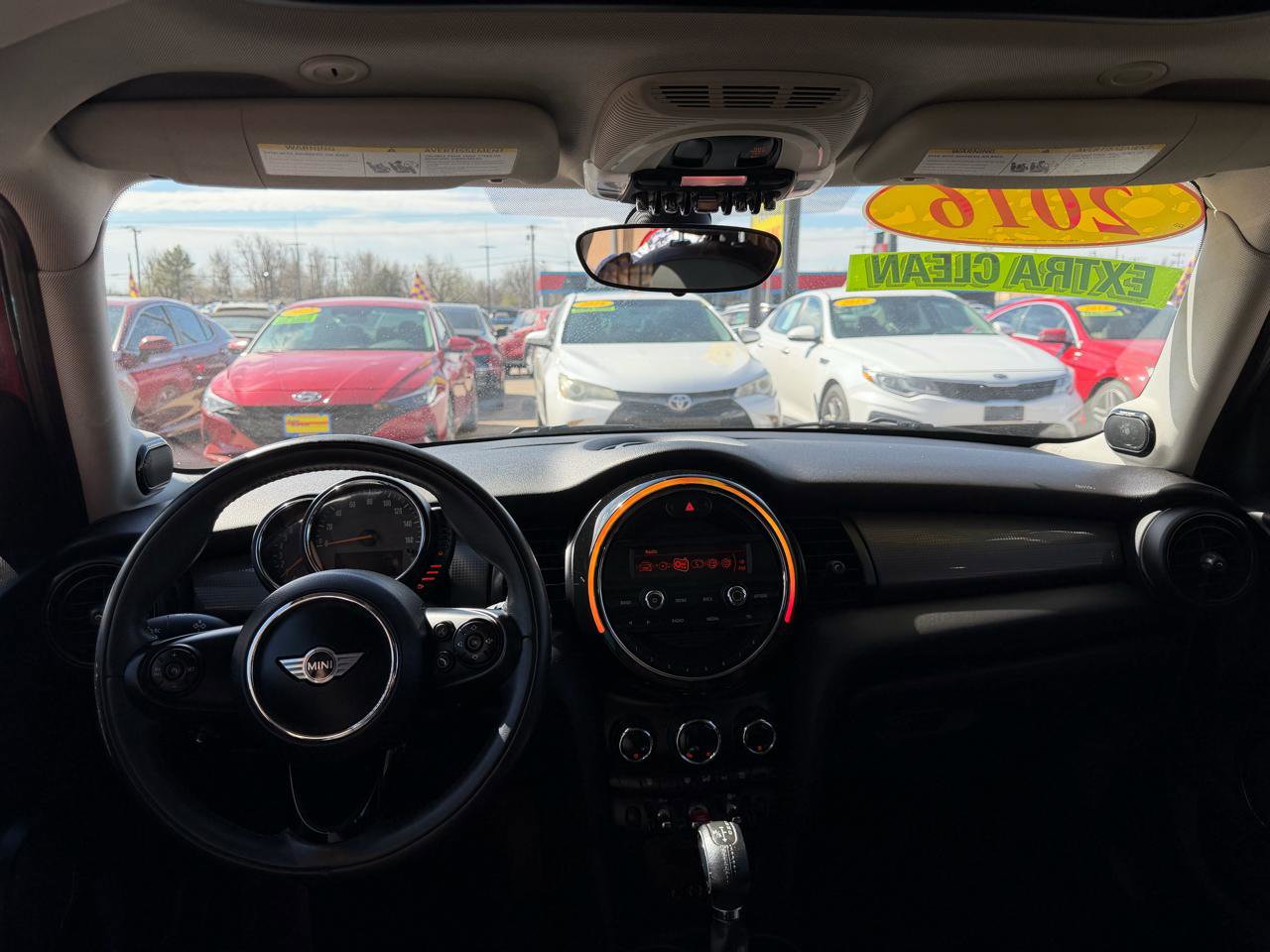 Used 2016 MINI Cooper 4-Door Hardtop image 11
