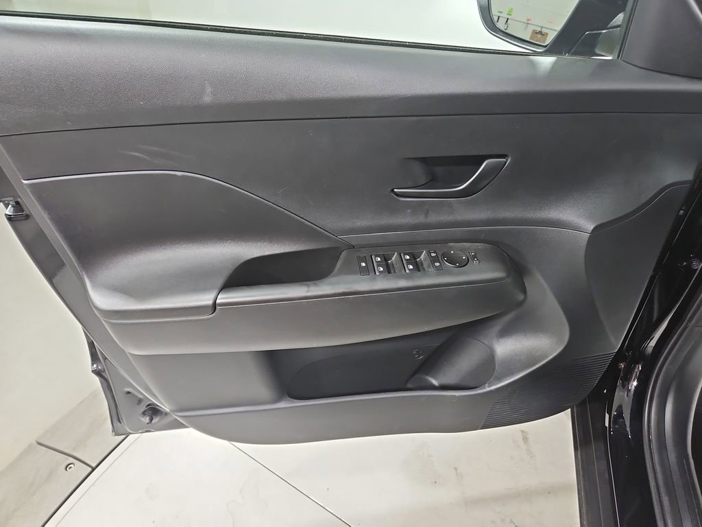 Certified 2025 Hyundai Kona SEL AWD/4WD image 12