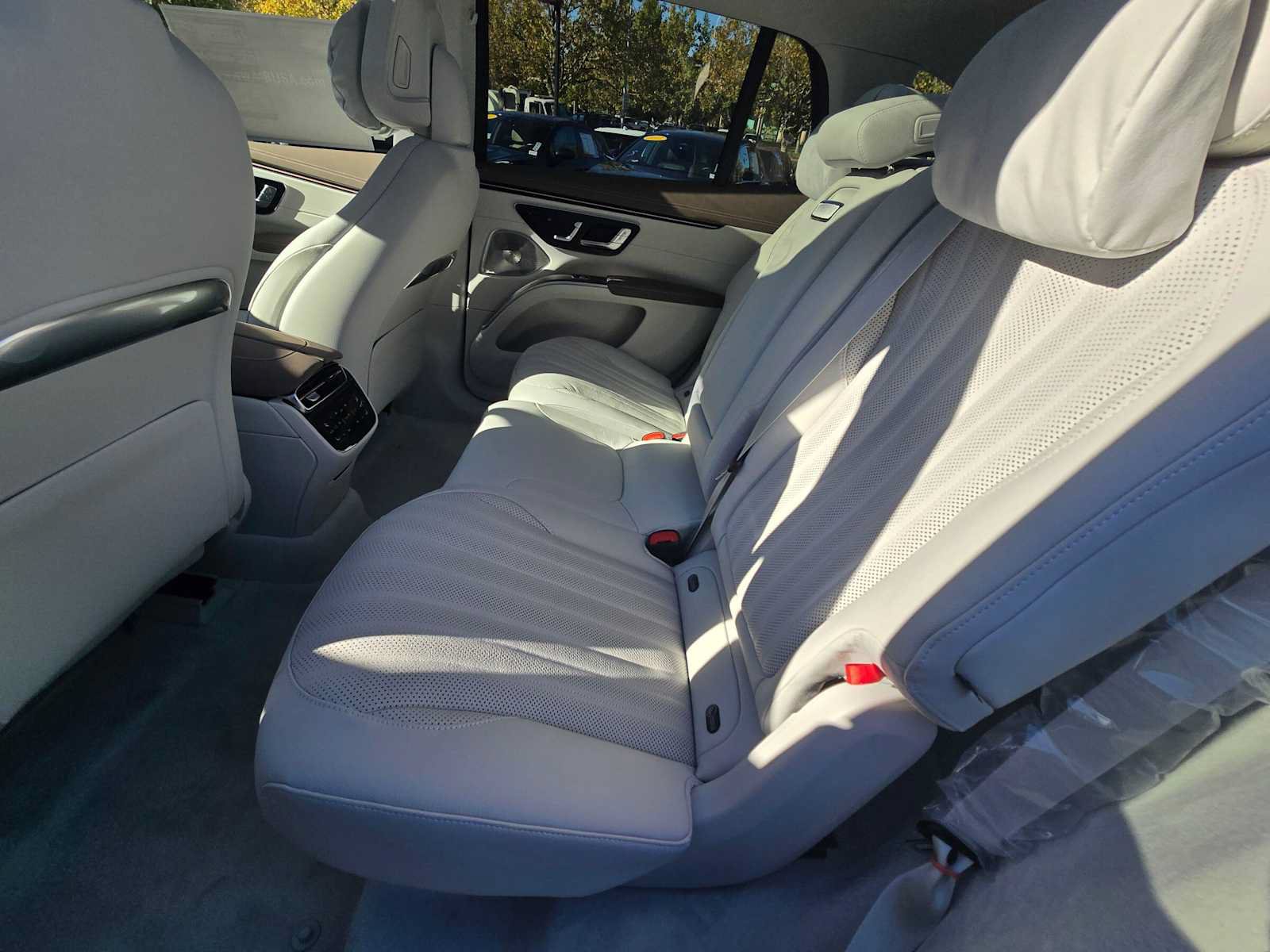 New 2027 Mercedes-Benz EQS 400 4MATIC SUV image 17