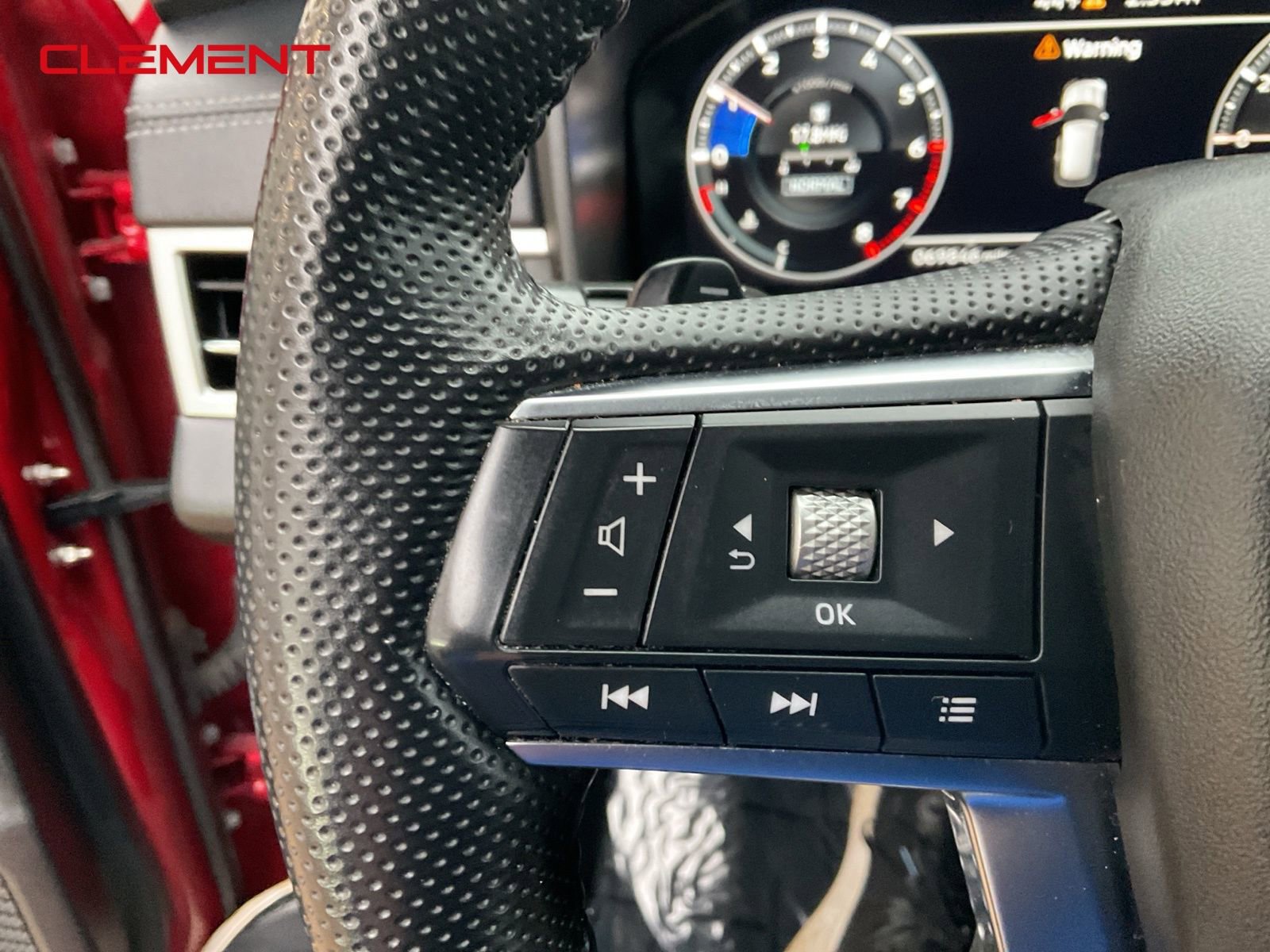 Used 2023 Mitsubishi Outlander SE image 8