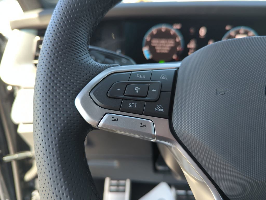 New 2026 Volkswagen Tiguan SE R-Line AWD/4WD image 33