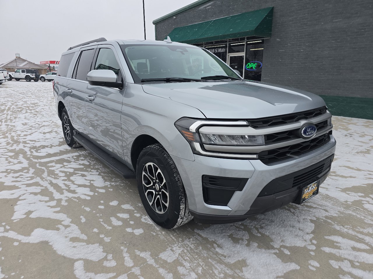 Used 2024 Ford Expedition Max XLT image 12