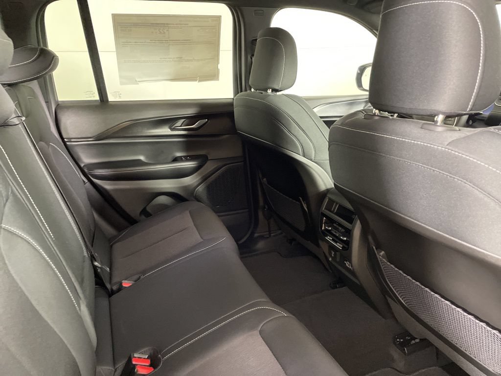 New 2025 Jeep Grand Cherokee Laredo X w/ Luxury Tech Group I AWD/4WD image 17