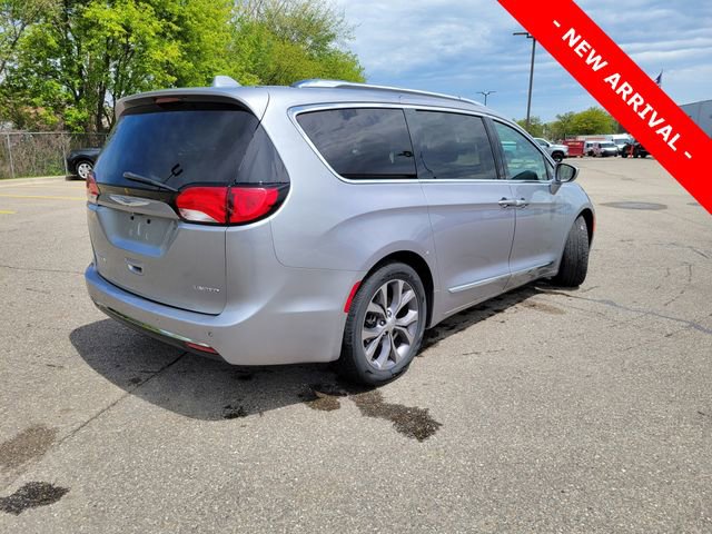 Used 2019 Chrysler Pacifica Limited FWD image 3