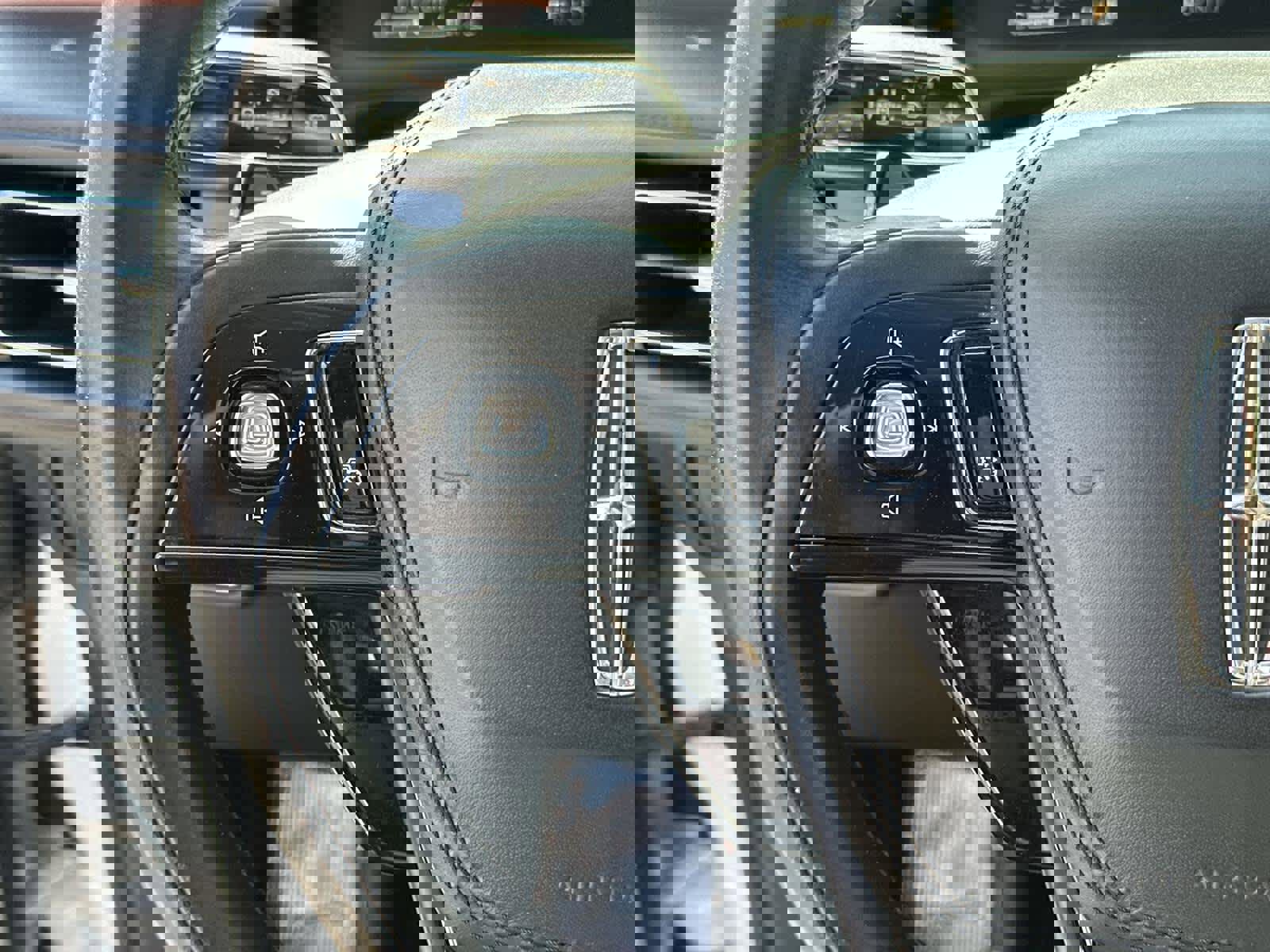 Used 2020 Lincoln Aviator Reserve w/ Equipment Group 201A image 24